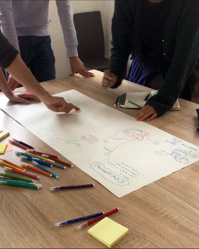 Les inscriptions de printemps de notre formation complète à l'écoconception pour la communication sont lancées !

14-15-16 avril à Paris
19-20-21 mai à Lyon

Vous avez très envie de vous lancer vraiment dans l’écoconception mais vous ne savez pas comment ?
Entre les normes, les injonctions contradictoires, les méthodes miracles et les fausses bonnes idées vous êtes un peu (beaucoup) perdu ?

Ça tombe bien !

On passe 3 jours avec vous pour appréhender toutes les questions que vous vous posez depuis « C’est quoi l’écoconception en fait ? » à « Comment je sais si mon papier est bien fabriqué ? »

3 jours intenses pour :

1. Comprendre les enjeux actuels de la communication et la démarche d'éco-conception.

2. Mettre en place un système de réflexion pour abaisser les impacts d'une communication.

3. Maîtriser les grands principes de l’éco-conception et savoir les appliquer (focus print).

4. Argumenter autour des enjeux d’éco-conception de la com’.

La formation est certifiée Qualiopi et donc éligible aux financements OPCO.

Intéressés ? Envoyez-nous un message pour pour d’infos !

#atelierlichen #formation #ecoconception #communication #printing